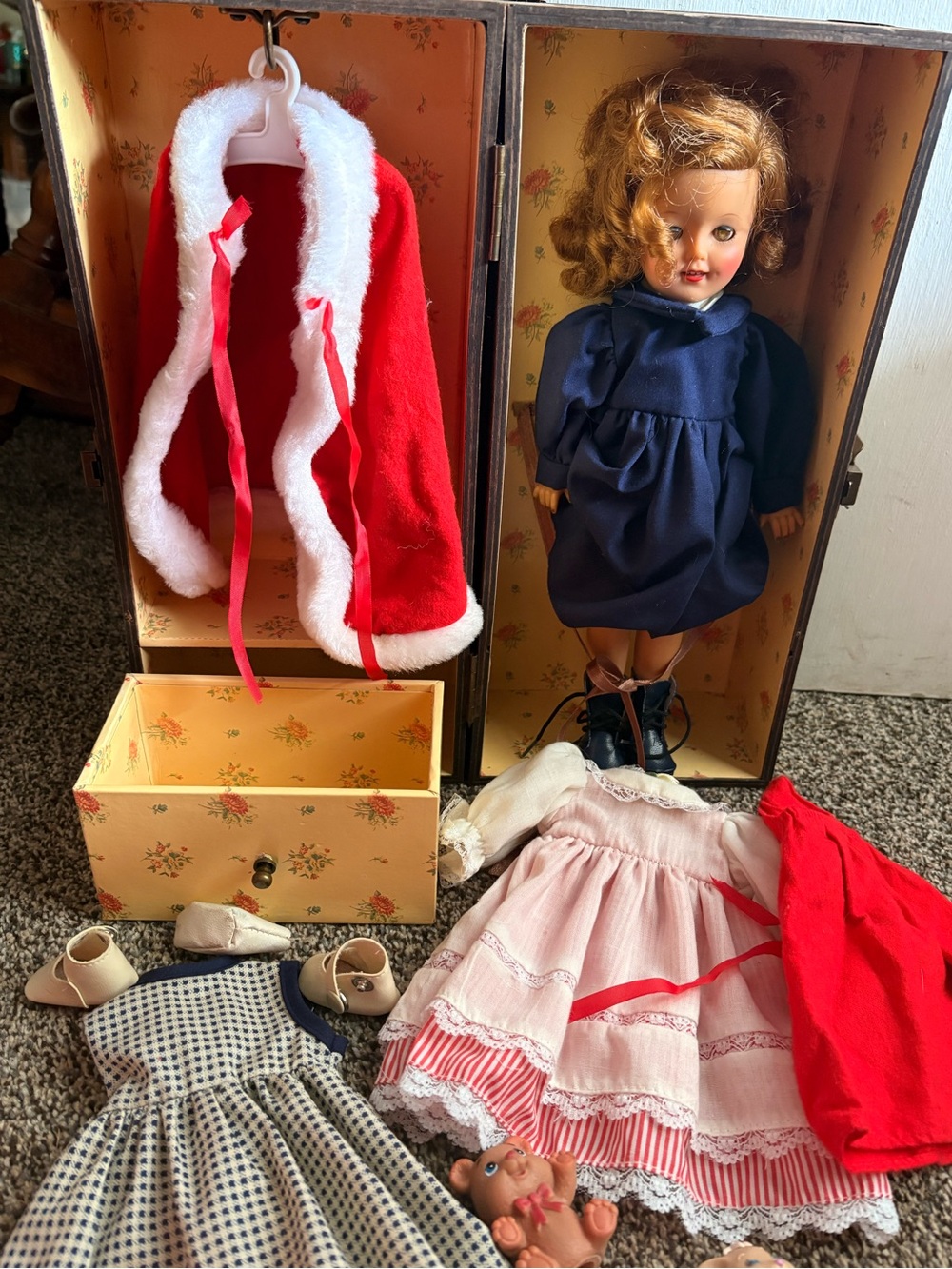 Shirley Temple 1950 Doll and Outfit Set Lot in Travel or Storage Case